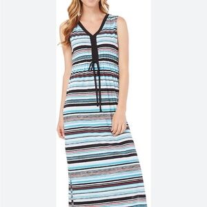 Long dress with tie waist. Super cute !